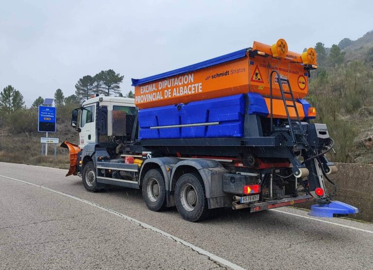 Diputación despliega operativo preventivo en carreteras provinciales distribuyendo más de 80 toneladas de sal ante la borrasca Francis