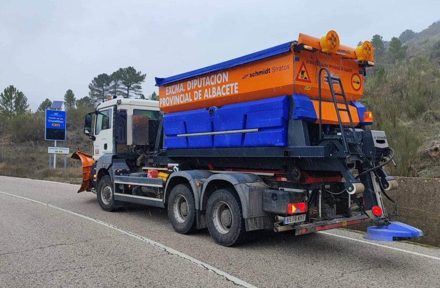 Diputación despliega operativo preventivo en carreteras provinciales distribuyendo más de 80 toneladas de sal ante la borrasca Francis