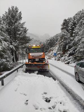 La Junta activa medios propios y externos para hacer frente a las nevadas en la provincia y en la capital.