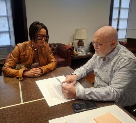 Reunión entre Ruiz Santos y Lola Muñoz para colaboración en moda con la Junta