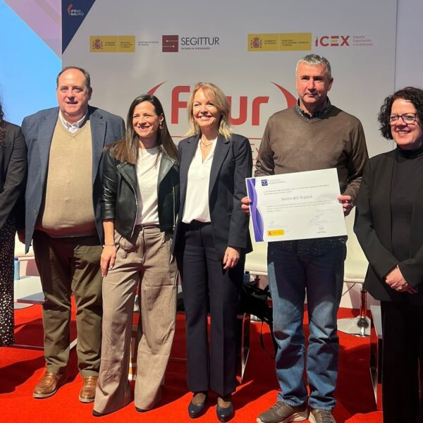 La Sierra del Segura recibe en FITUR el reconocimiento como Destino SICTED Novel por su apuesta por la calidad turística