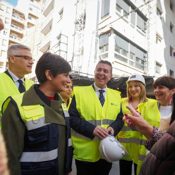 Cabañero resalta la importancia de los ayuntamientos en la política de vivienda y destaca a ‘La Pajarita’ como modelo de rehabilitación a nivel nacional