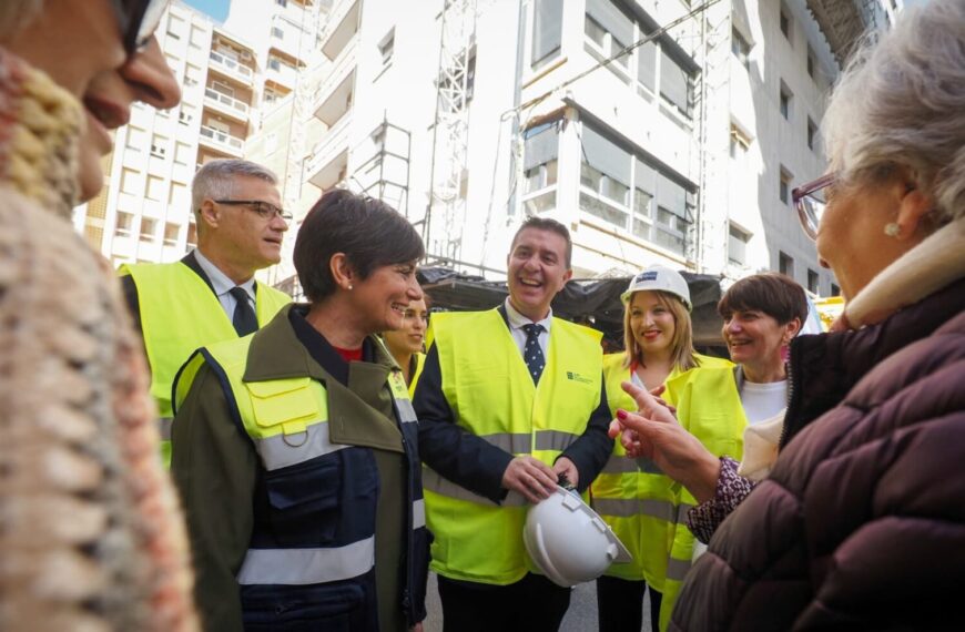 Cabañero resalta la importancia de los ayuntamientos en la política de vivienda y destaca a ‘La Pajarita’ como modelo de rehabilitación a nivel nacional