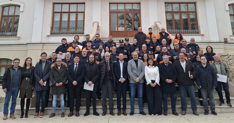 El Gobierno regional fortalece las agrupaciones de Protección Civil en Albacete con nuevos uniformes, recursos de emergencia y capacitación para voluntarios.