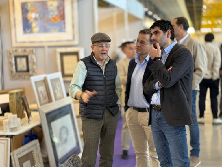 José González reafirma el compromiso de la Diputación en la inauguración de la feria ‘Antigua’ en el calendario de la IFAB