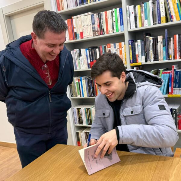 La Diputación apoya la cultura: Presentación del libro ‘Abril entre los dedos’ de Jesús Cutanda en la Librería Popular con respaldo del presidente