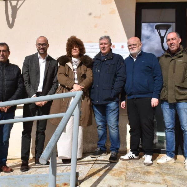 La Diputación de Albacete, la Junta de Comunidades de Castilla-La Mancha y el Ayuntamiento de El Ballestero unen esfuerzos para la mejora y ampliación del Velatorio, asegurando servicios de calidad en el entorno rural