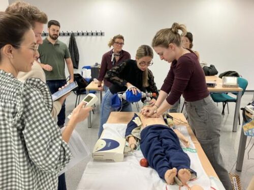 Pediatras de Albacete forman a 200 profesionales en reanimación pediátrica y neonatal de alta especialización.