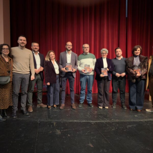 Valera refuerza el compromiso del Gobierno Provincial con el patrimonio cultural apoyando la reedición de ‘Episodios Caudetanos’