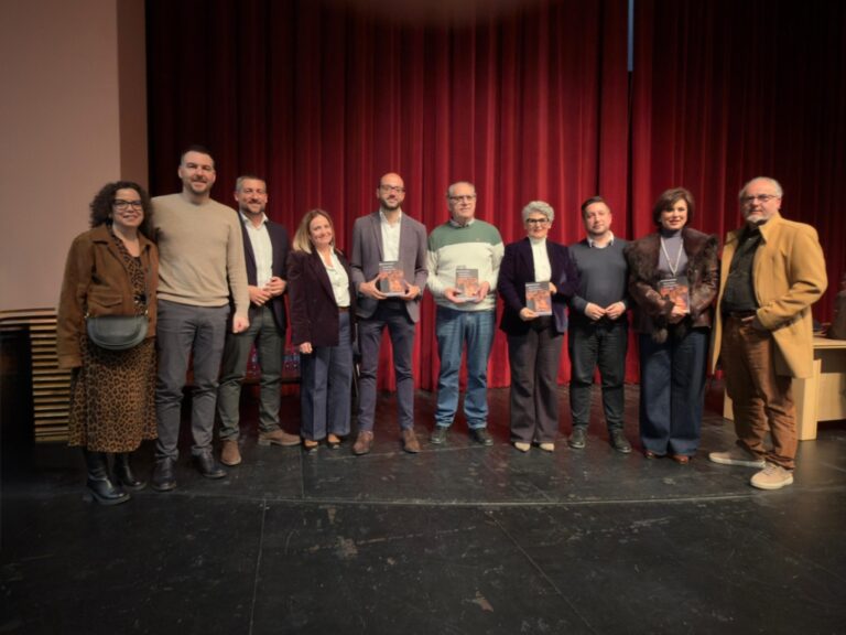 Valera refuerza el compromiso del Gobierno Provincial con el patrimonio cultural apoyando la reedición de ‘Episodios Caudetanos’