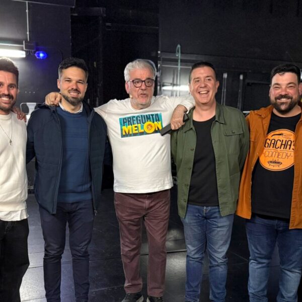 Cabañero, Valera y Zamora rinden homenaje a Millán Salcedo en el Gachas Comedy, exaltando el humor como encuentro y estilo de vida