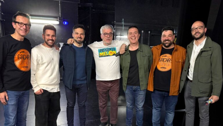 Cabañero, Valera y Zamora rinden homenaje a Millán Salcedo en el Gachas Comedy, exaltando el humor como encuentro y estilo de vida