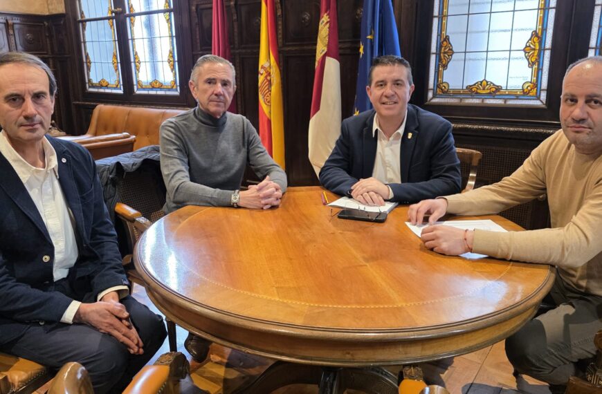 Cabañero respalda a la Junta Central de Regantes de la Mancha Oriental en la lucha por el agua provincial frente al nuevo Plan Hidrológico