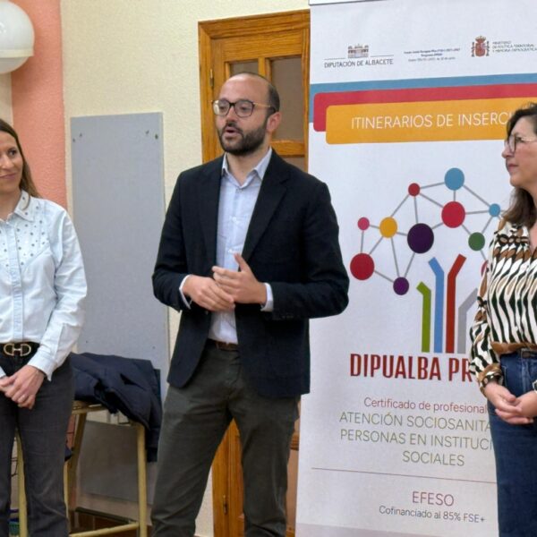 Inauguración del curso de Atención Sociosanitaria por Fran Valera en Tobarra bajo el programa Dipualba Protege II con 18 participantes comarcales