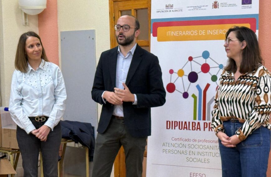 Inauguración del curso de Atención Sociosanitaria por Fran Valera en Tobarra bajo el programa Dipualba Protege II con 18 participantes comarcales