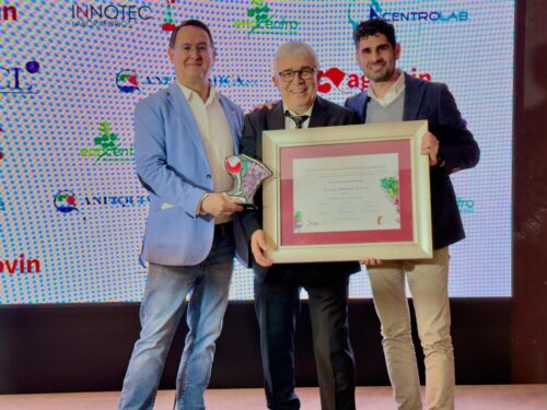 José González Presenta el Galardón a Luis Jiménez en la Gala del Día del Enólogo 2026