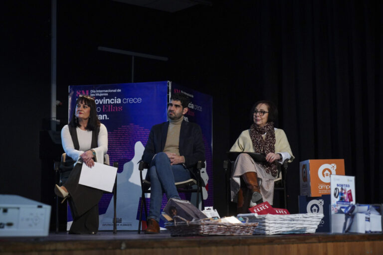 La ‘Revolución Digital Senior’ llega a Pozohondo con el apoyo de la Diputación de Albacete para acercar la tecnología a los mayores del medio rural