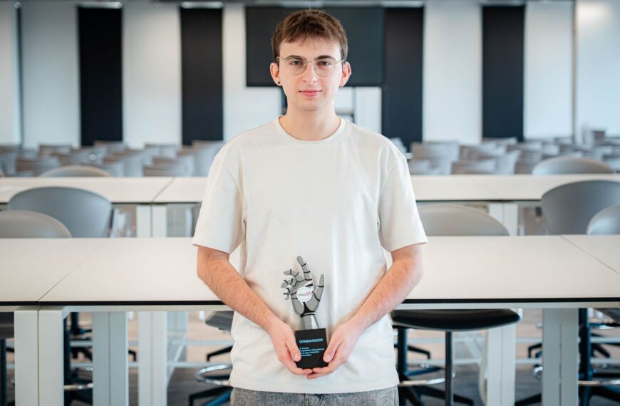 El albaceteño Manuel Bayo, entre los ganadores del hackathon internacional OdiseIA4Good 2026 con una app que mejora la seguridad en la medicación