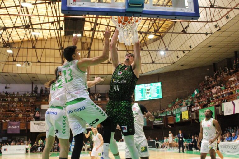 Albacete Basket vence 70-64 y controla la eliminatoria de ascenso a Primera FEB