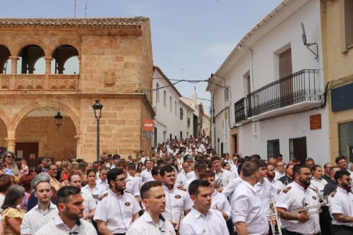36 agrupaciones y más de 300 músicos protagonizan una jornada histórica en El Bonillo