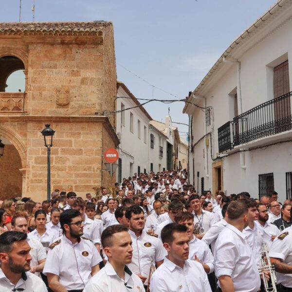 36 agrupaciones y más de 300 músicos protagonizan una jornada histórica en El Bonillo