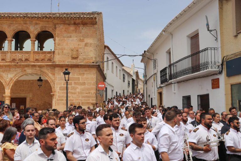 36 agrupaciones y más de 300 músicos protagonizan una jornada histórica en El Bonillo