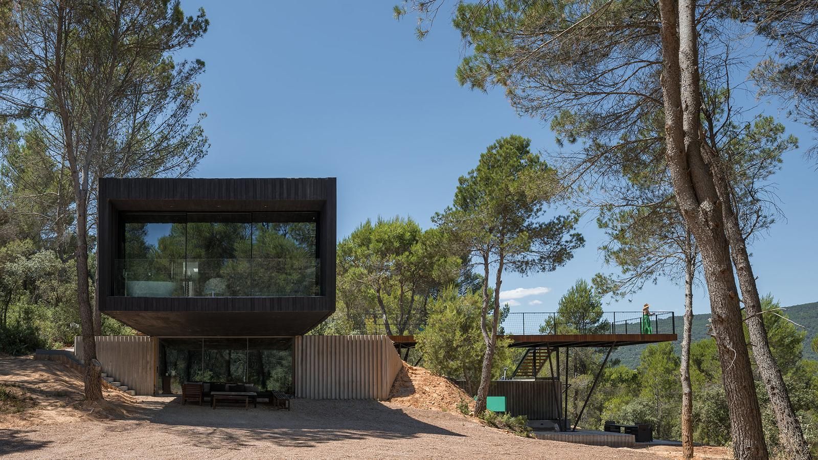 Armonía en El Embarcadero: La Fusión de Arquitectura y Naturaleza