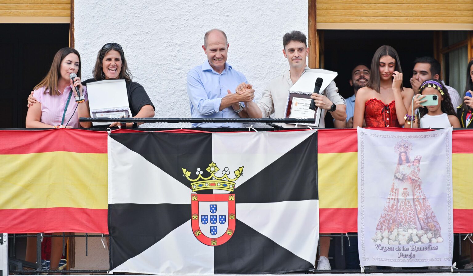 Pareja Celebra sus Fiestas en Honor a los Guardianes de sus Montes