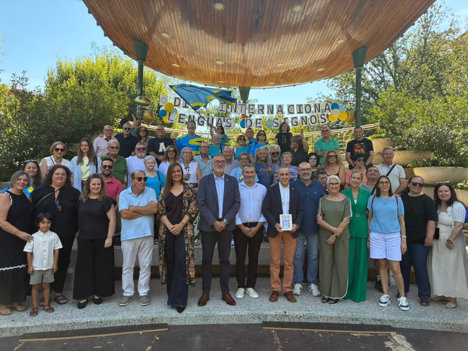 PuertoSigna Celebra el Día Internacional de las Lenguas de Signos en Puertollano con Colectivos de Diversas Ciudades