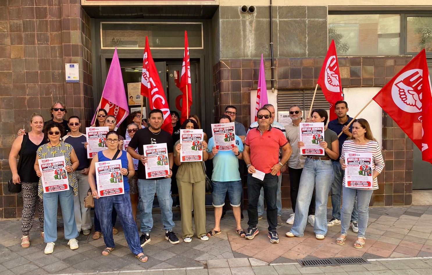 UGT FICA realiza movilización en Albacete en apoyo a la huelga general del sector de Conservas Vegetales