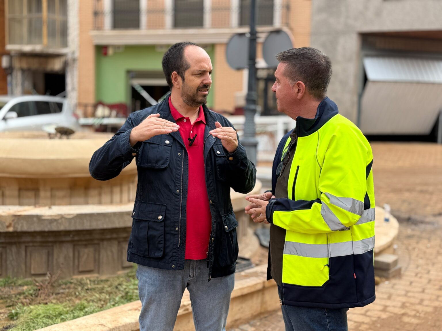 Cabañero anuncia ayuda directa a Madrigueras para su reconstrucción eficaces