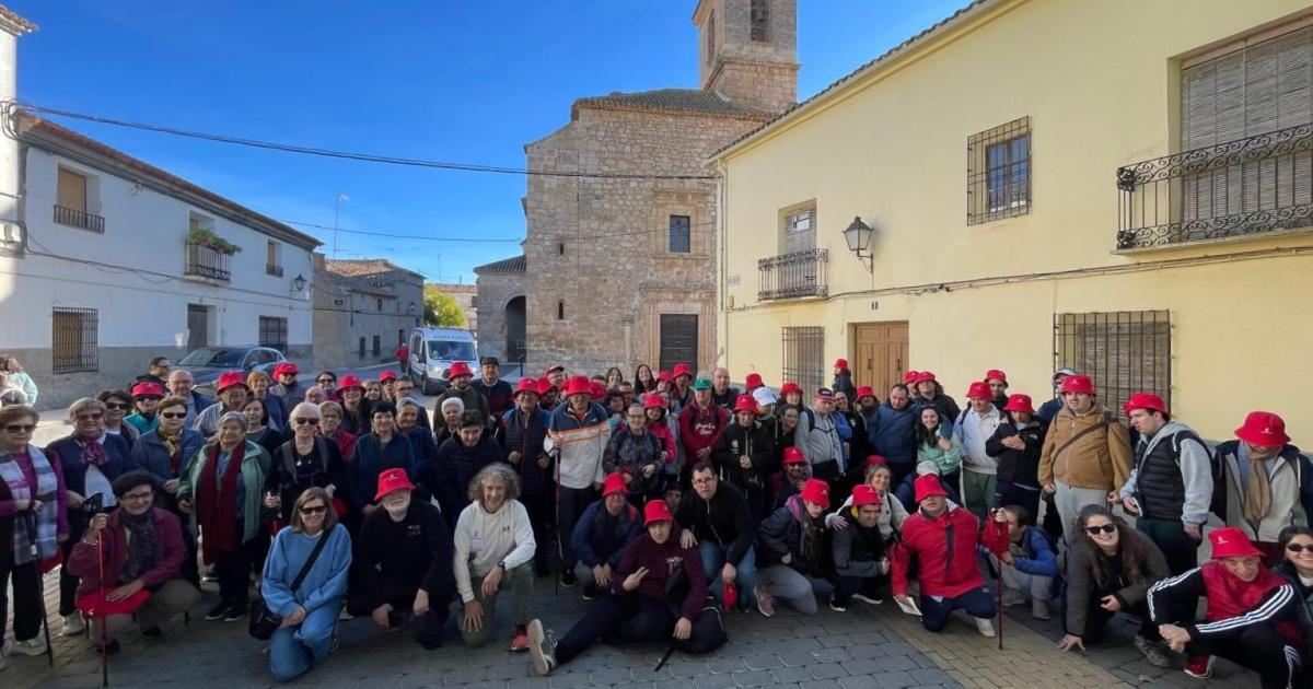 Unas 120 personas participan en una ruta senderista inclusiva por el yacimiento de Libisosa en Lezuza