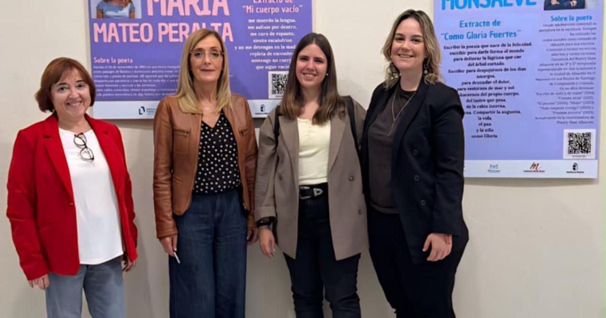 Lola Serrano visita en Albacete la exposición ‘Poetas Emergentes’, dedicada a jóvenes poetisas de la región